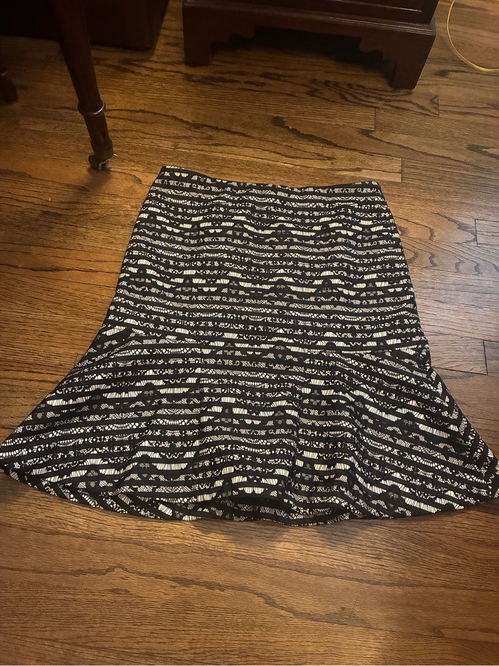 Ann Taylor Black and White Patterned A-Line Flounce Hem Skirt